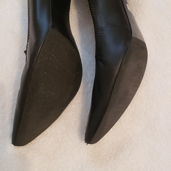 Tahari black pumps - Picture 2 of 6